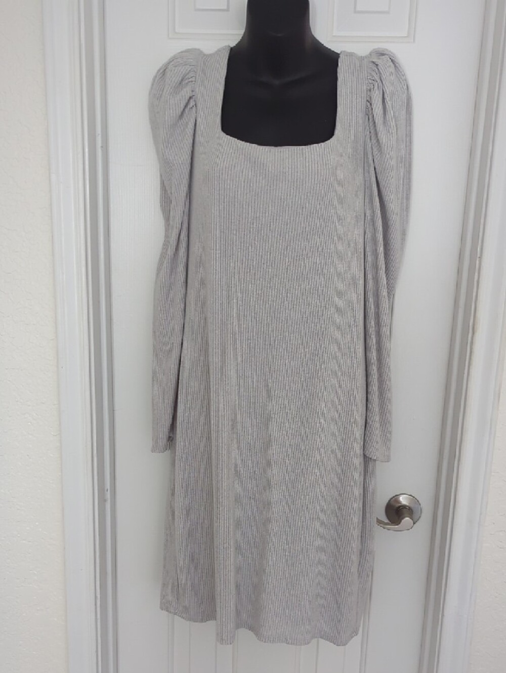 Express Light Gray Ribbed Puff-Sleeve Midi Dress
